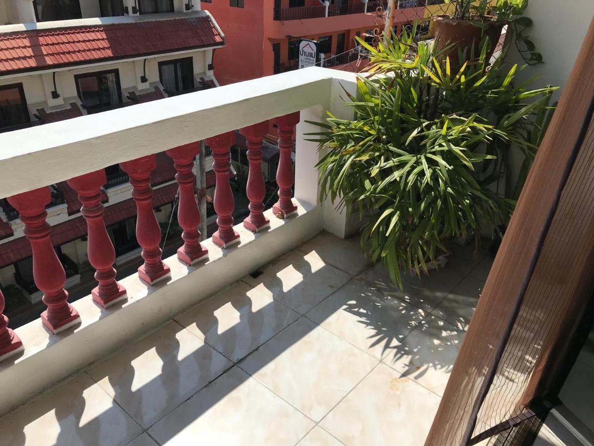 Sv. House Hotel Jomtien Beach Exterior photo